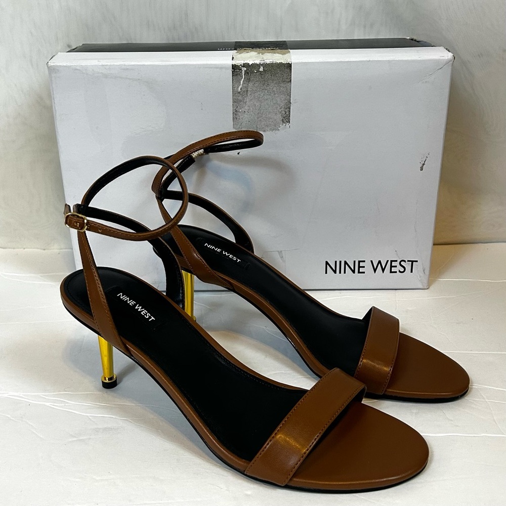 New Nine West Anny dress sandals with a metallic stiletto heel / Size 10
